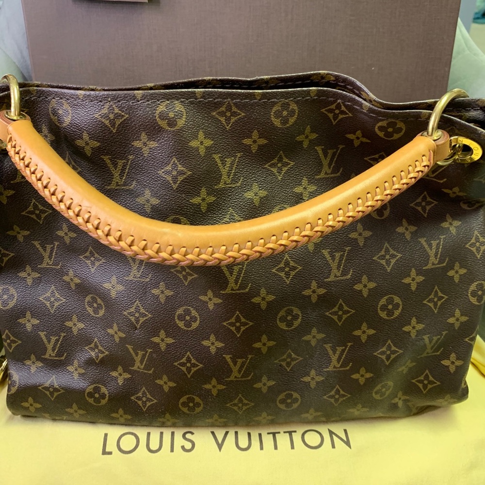 Louis Vuitton Arsty MM Monogram Handbag